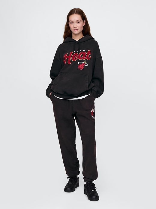 Image number 6 showing, NBA Miami Heat Logo Heavyweight Joggers