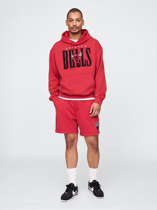 Image number 2 showing, NBA Chicago Bulls Logo Heavyweight Hoodie