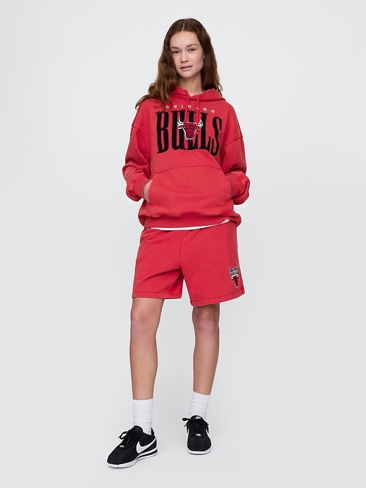 Image number 6 showing, NBA Chicago Bulls Logo Heavyweight Hoodie