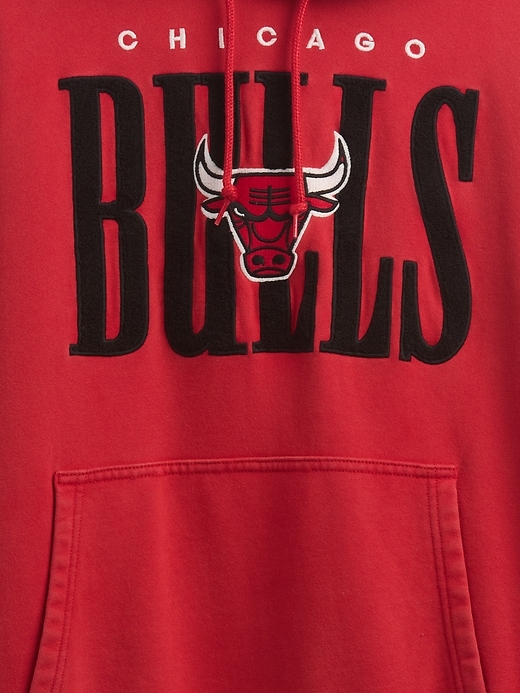 Image number 4 showing, NBA Chicago Bulls Logo Heavyweight Hoodie