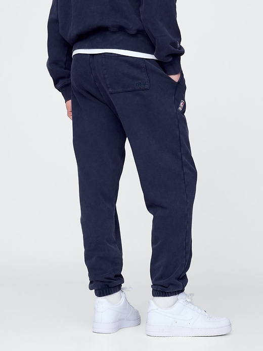 Image number 3 showing, NBA Los Angeles Clippers Logo Heavyweight Joggers