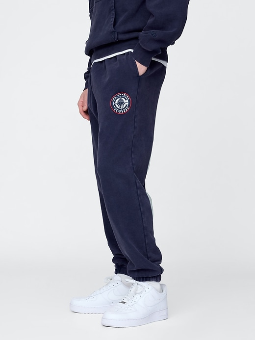 Image number 4 showing, NBA Los Angeles Clippers Logo Heavyweight Joggers