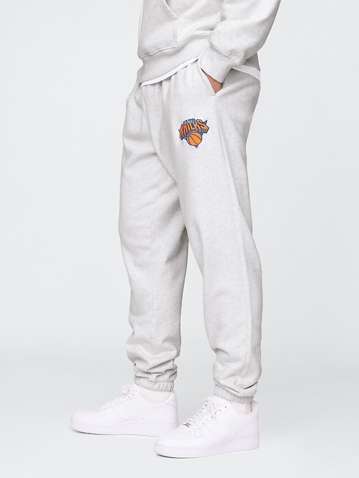 Image number 3 showing, NBA New York Knicks Logo Heavyweight Joggers