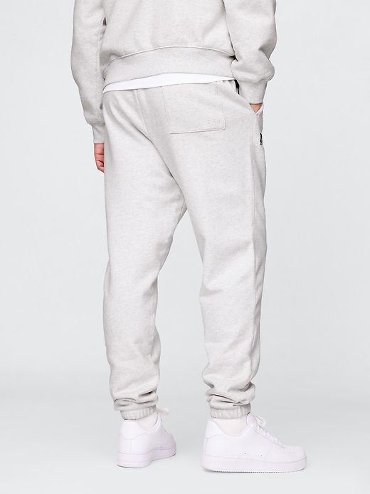 Image number 4 showing, NBA New York Knicks Logo Heavyweight Joggers