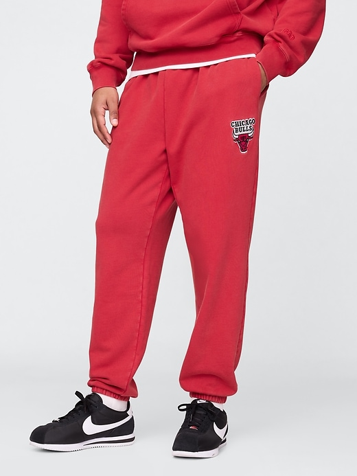 Image number 2 showing, NBA Chicago Bulls Logo Heavyweight Joggers