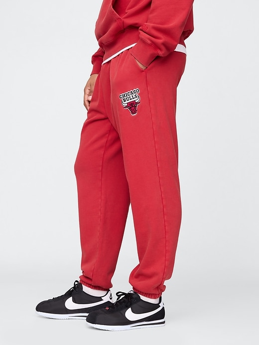 Image number 3 showing, NBA Chicago Bulls Logo Heavyweight Joggers