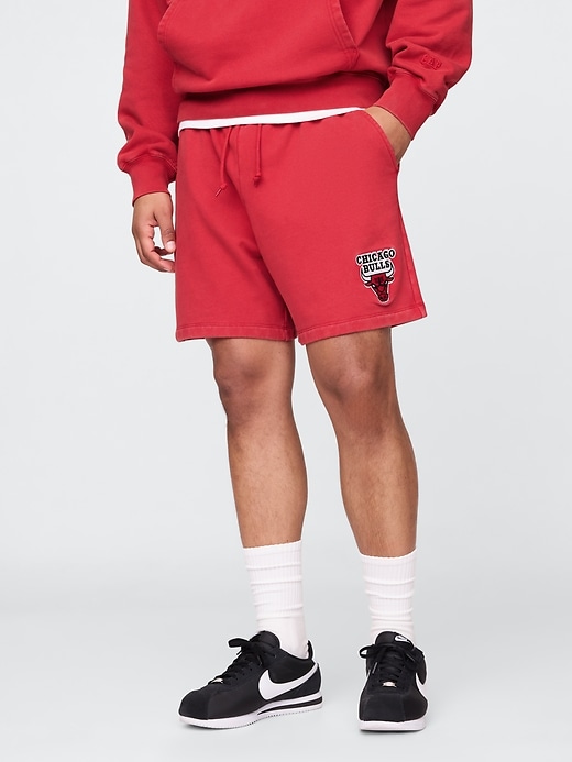 Image number 2 showing, NBA Chicago Bulls Logo Heavyweight Sweat Shorts