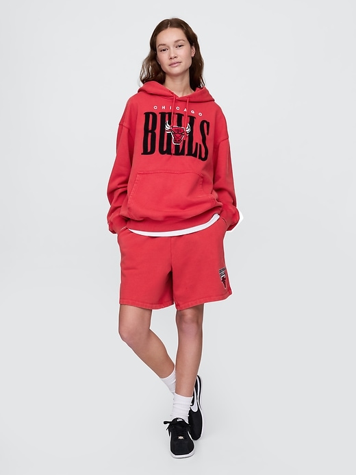 Image number 6 showing, NBA Chicago Bulls Logo Heavyweight Sweat Shorts