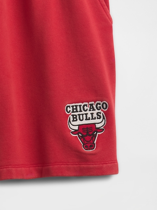 Image number 5 showing, NBA Chicago Bulls Logo Heavyweight Sweat Shorts