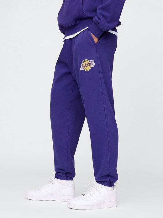 Image number 3 showing, NBA Los Angeles Lakers Logo Heavyweight Joggers