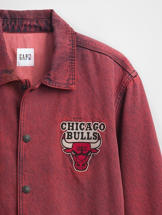 Image number 4 showing, NBA Chicago Bulls  Logo Denim Coaches Jacket