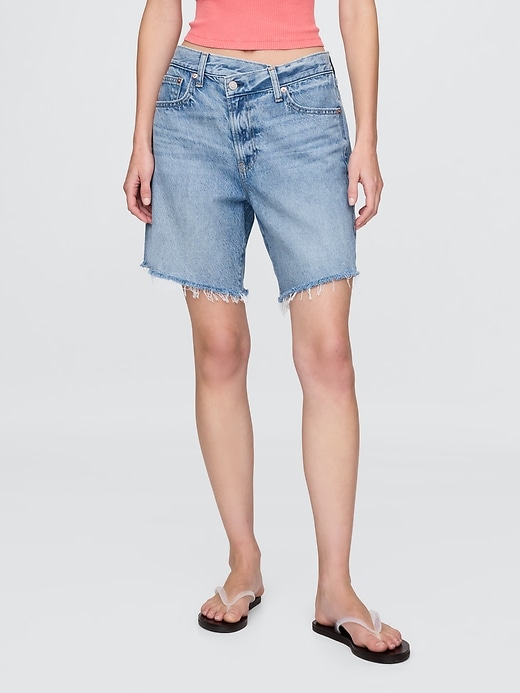 Image number 2 showing, 8" Mid Rise '90s Loose Denim Bermuda Shorts